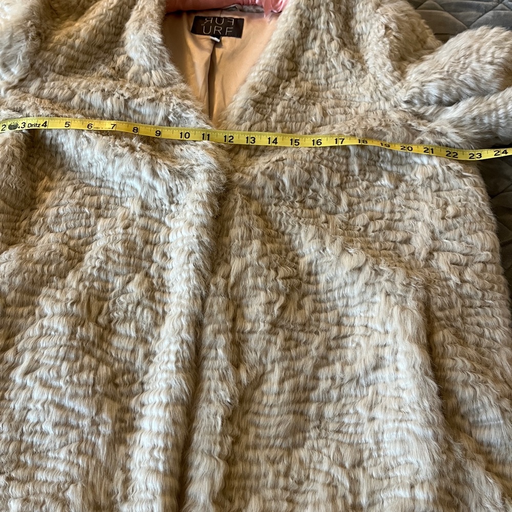 Faux Fur coat from Anthropologie - Picture 6 of 7